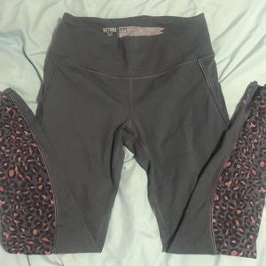 Workout leggings with leopard print mesh